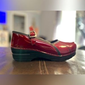 Dansko’s women’s size 38 dark red clogs with leather soles